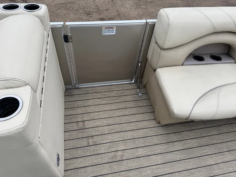 Slide: The Image of Sylvan Mirage 820 Cruise 2018 - 29