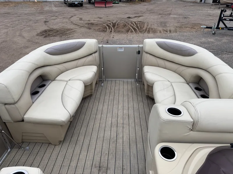 Slide: The Image of Sylvan Mirage 820 Cruise 2018 - 3