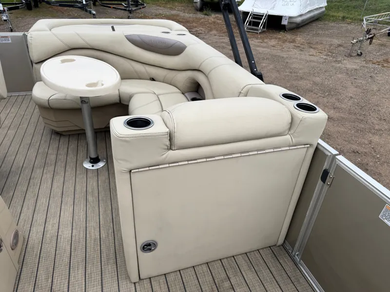 Slide: The Image of Sylvan Mirage 820 Cruise 2018 - 30