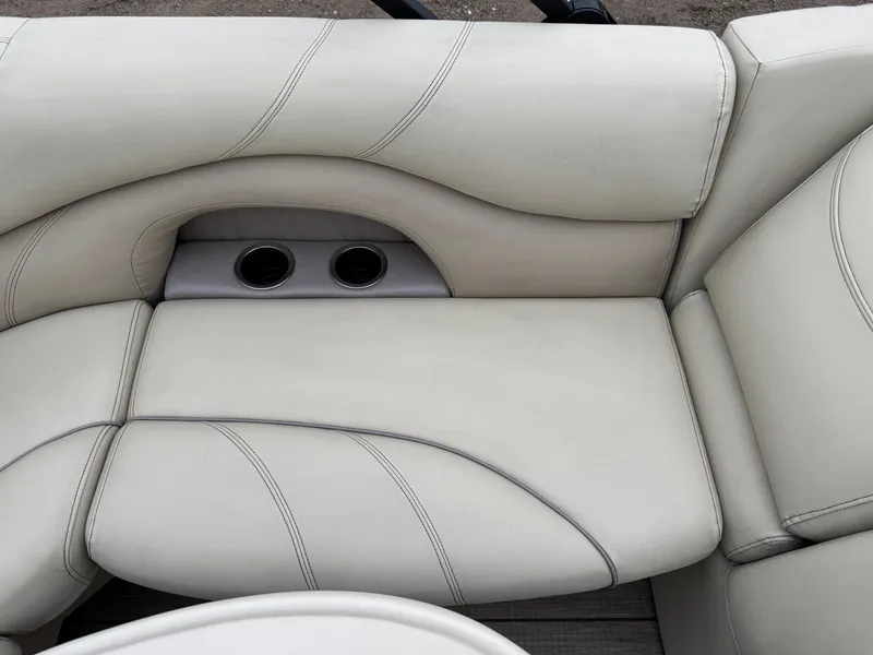 Slide: The Image of Sylvan Mirage 820 Cruise 2018 - 33