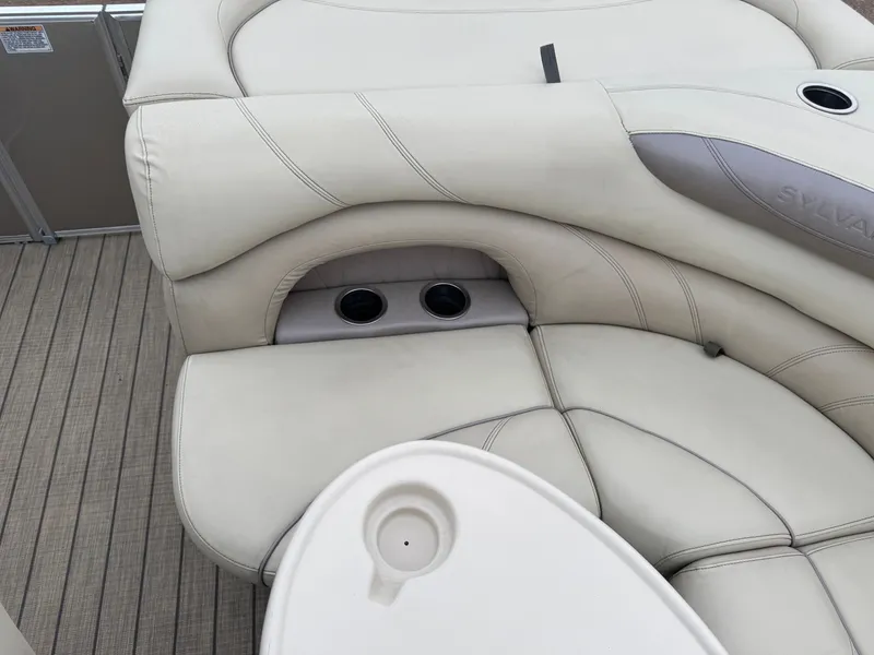 Slide: The Image of Sylvan Mirage 820 Cruise 2018 - 35