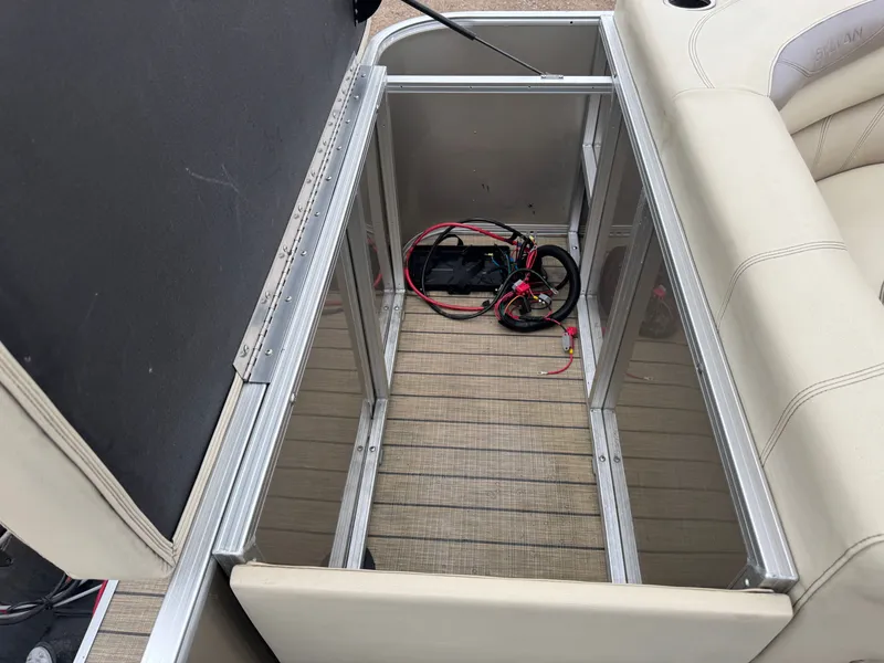 Slide: The Image of Sylvan Mirage 820 Cruise 2018 - 39