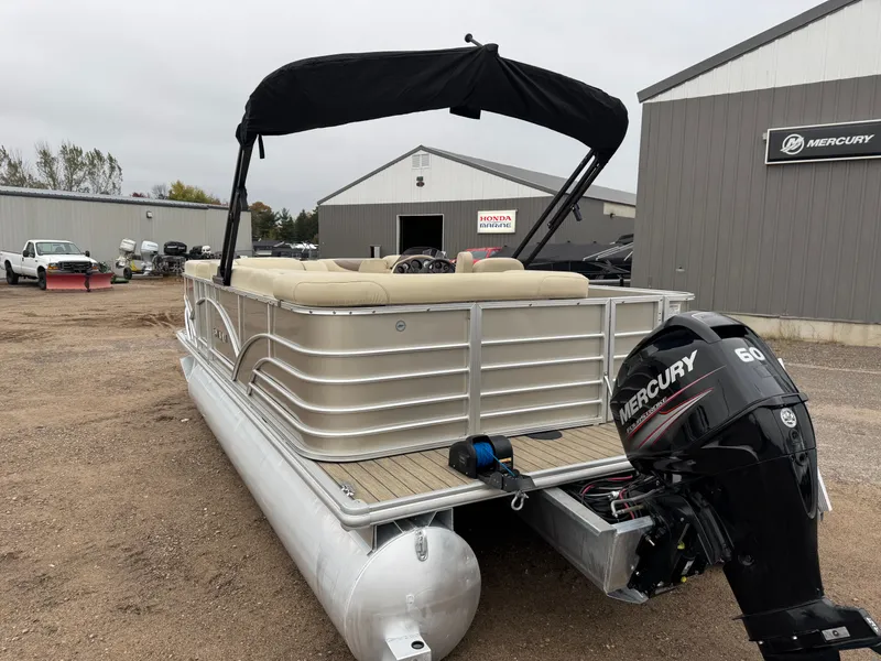 Slide: The Image of Sylvan Mirage 820 Cruise 2018 - 46