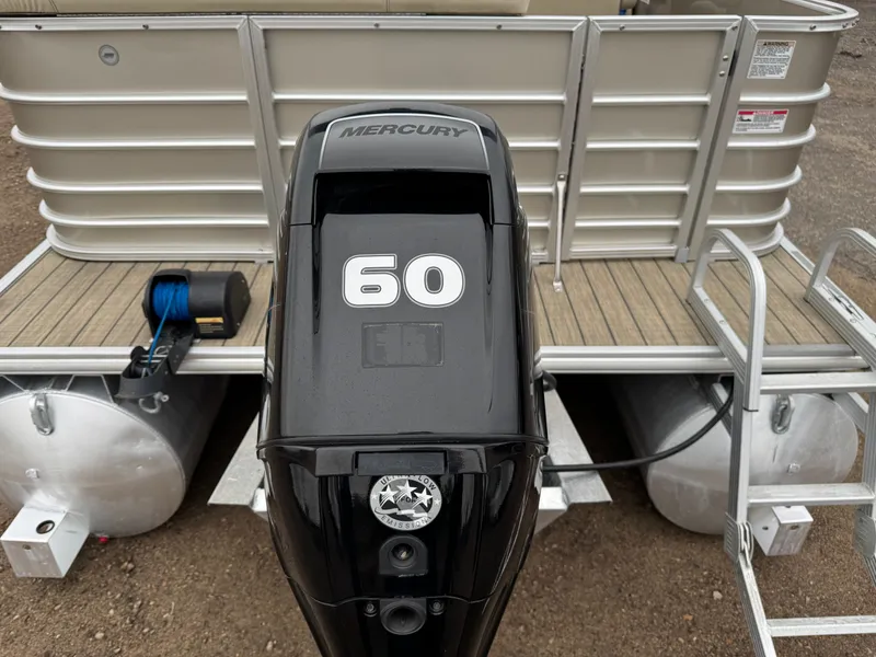 Slide: The Image of Sylvan Mirage 820 Cruise 2018 - 54