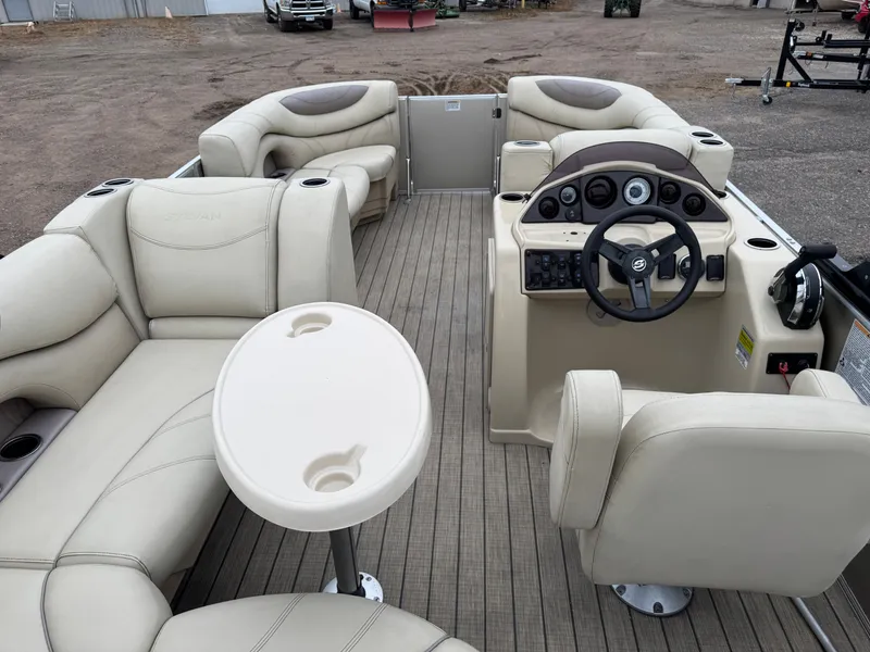 Slide: The Image of Sylvan Mirage 820 Cruise 2018 - 6