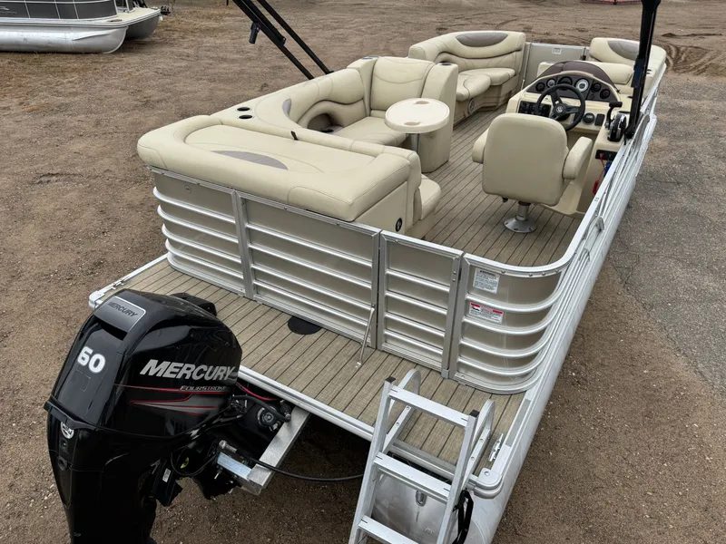 Slide: The Image of Sylvan Mirage 820 Cruise 2018 - 7