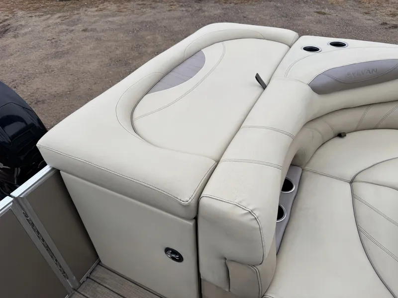 Slide: The Image of Sylvan Mirage 820 Cruise 2018 - 8