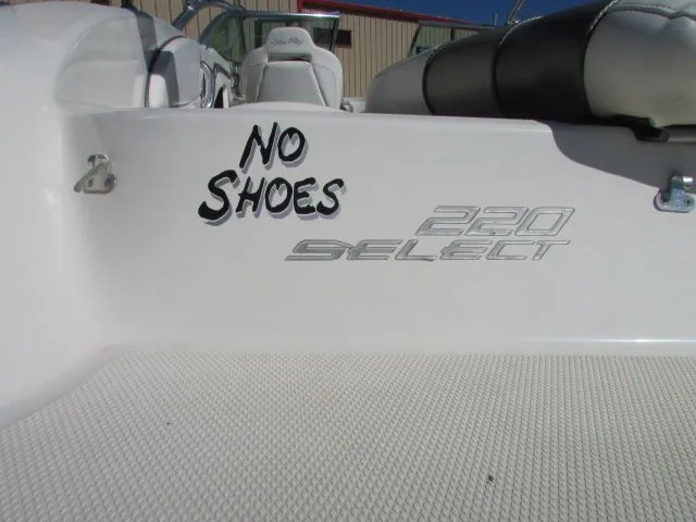 Slide: The Image of Sea Ray 220 Select 2007 - 12