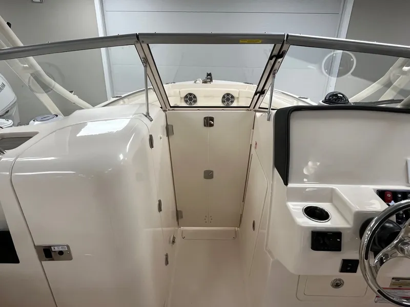 Slide: The Image of Grady-White Freedom 235 2026 - 18