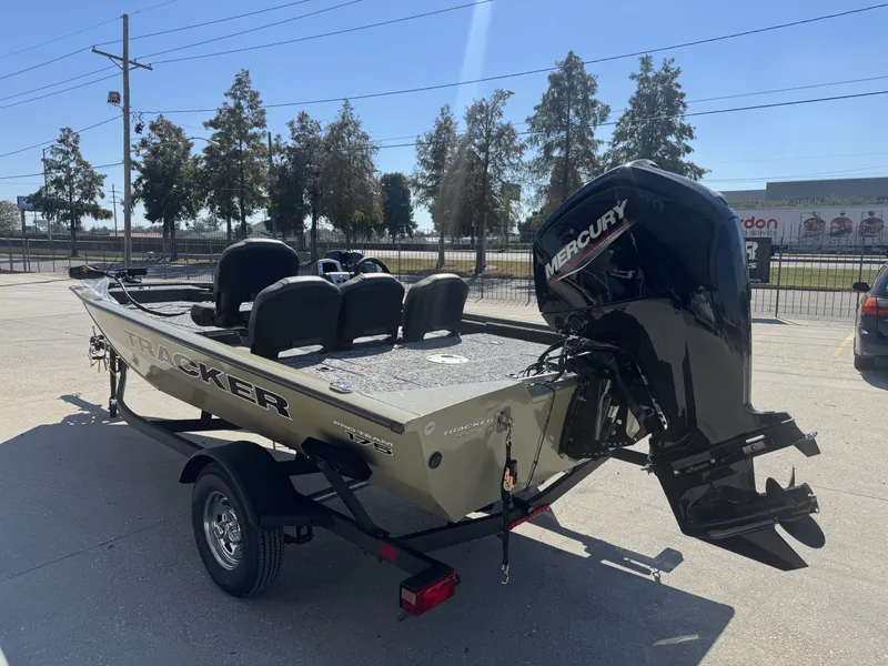 Slide: The Image of Tracker Pro Team 175 2026 - 11