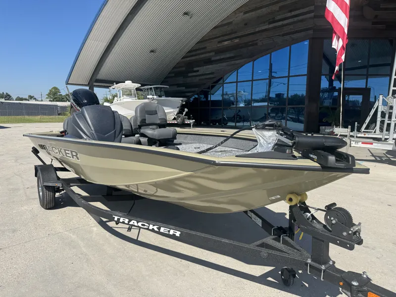 Slide: The Image of Tracker Pro Team 175 2026 - 13