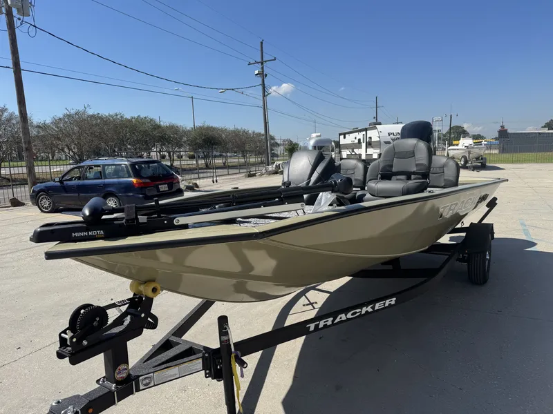 Slide: The Image of Tracker Pro Team 175 2026 - 5