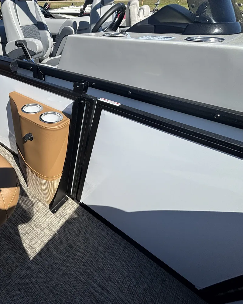 Slide: The Image of Bentley Pontoons Elite 223 SwingBack DC 2026 - 10