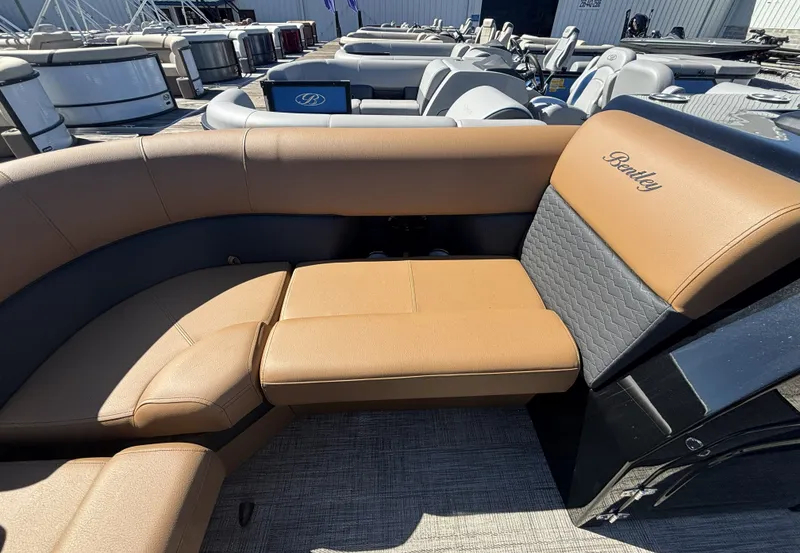 Slide: The Image of Bentley Pontoons Elite 223 SwingBack DC 2026 - 11