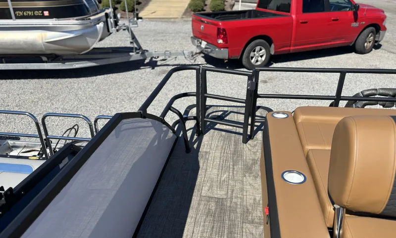 Slide: The Image of Bentley Pontoons Elite 223 SwingBack DC 2026 - 13