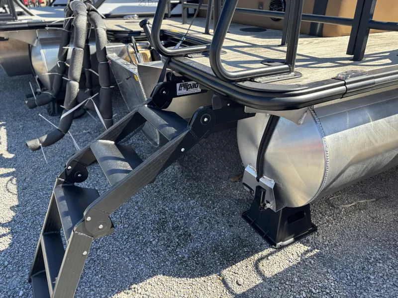 Slide: The Image of Bentley Pontoons Elite 223 SwingBack DC 2026 - 14