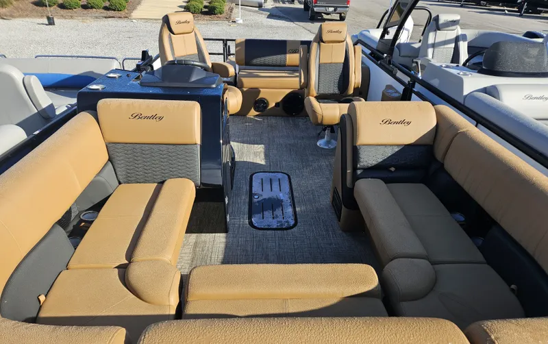 Slide: The Image of Bentley Pontoons Elite 223 SwingBack DC 2026 - 19