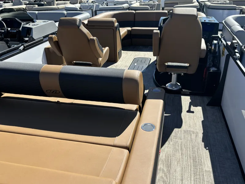 Slide: The Image of Bentley Pontoons Elite 223 SwingBack DC 2026 - 25