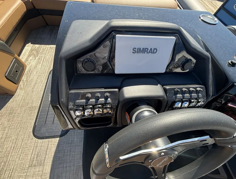 Slide: The Image of Bentley Pontoons Elite 223 SwingBack DC 2026 - 28