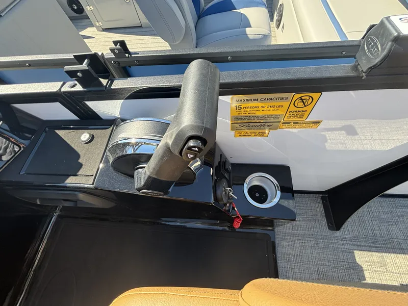 Slide: The Image of Bentley Pontoons Elite 223 SwingBack DC 2026 - 29