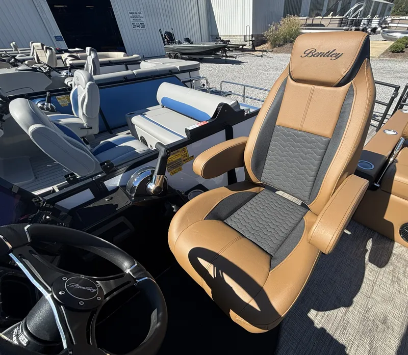 Slide: The Image of Bentley Pontoons Elite 223 SwingBack DC 2026 - 30