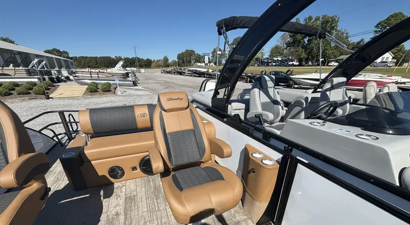 Slide: The Image of Bentley Pontoons Elite 223 SwingBack DC 2026 - 31
