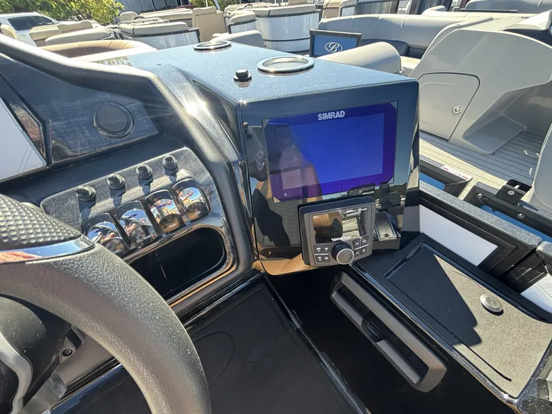 Slide: The Image of Bentley Pontoons Elite 223 SwingBack DC 2026 - 9