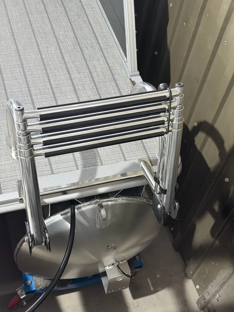 Slide: The Image of Sylvan Mirage 820 CLZ DH boat ladder, stainless steel, 2026 model. - 18