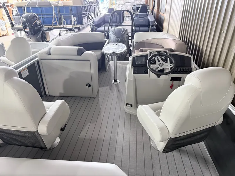 Slide: The Image of Sylvan Mirage 820 CLZ DH 2026 - 20