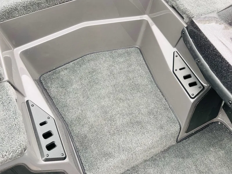 Slide: The Image of Skeeter ZX150 2026 - 19