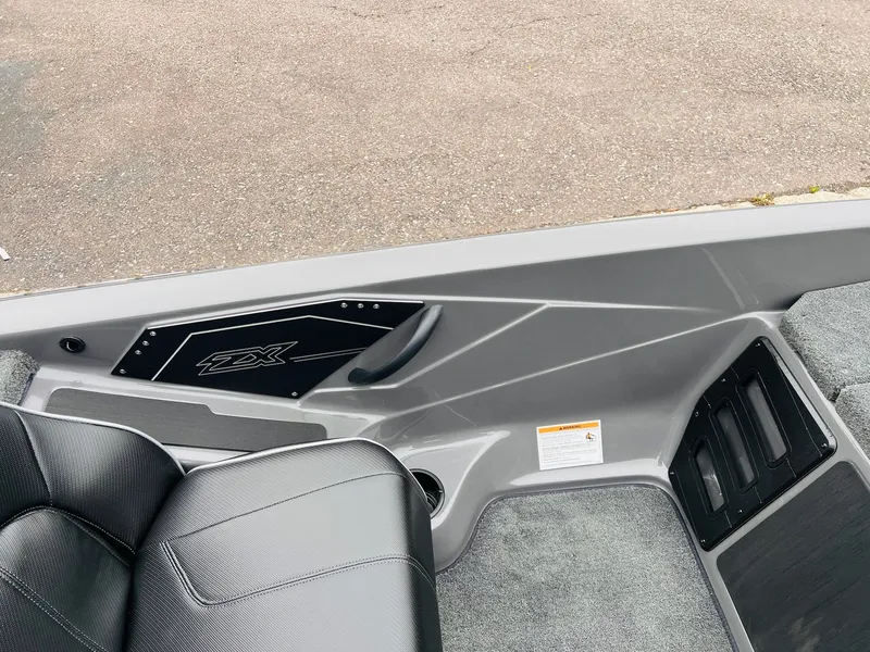 Slide: The Image of Skeeter ZX150 2026 - 47