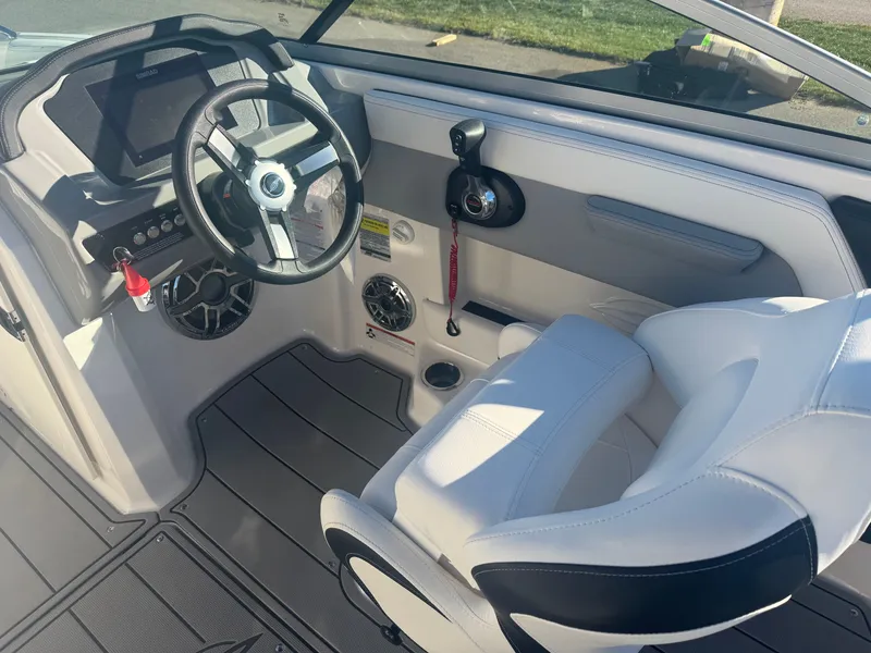 Slide: The Image of Chaparral 21 Surf 2022 - 6