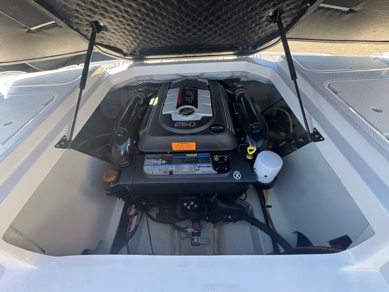 Slide: The Image of Chaparral 21 Surf 2022 - 9