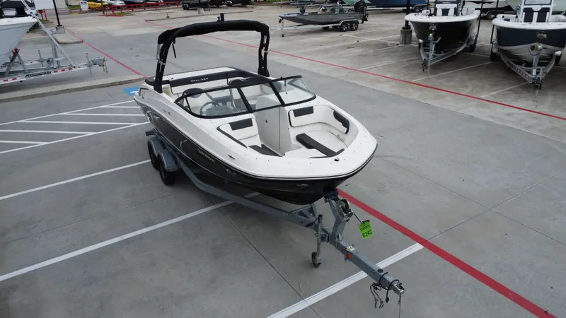 Slide: The Image of Bayliner VR6 2021 - 15