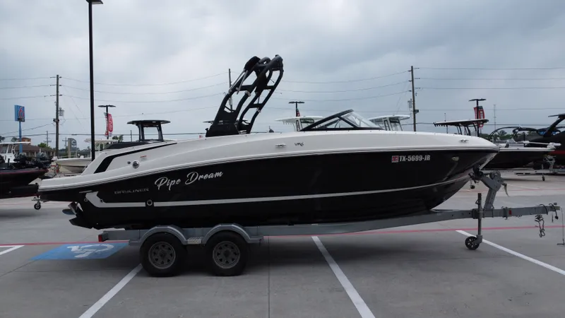 Slide: The Image of Bayliner VR6 2021 - 5
