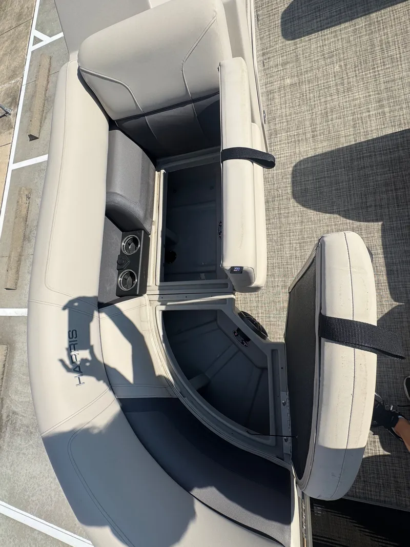 Slide: The Image of Harris Cruiser 210 2023 - 16