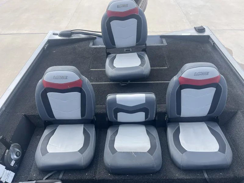 Slide: The Image of Lowe Stinger 175 2019 - 20