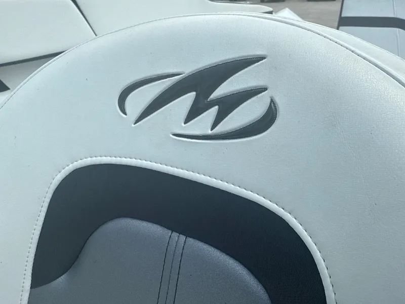 Slide: The Image of Monterey M-205 2019 - 21