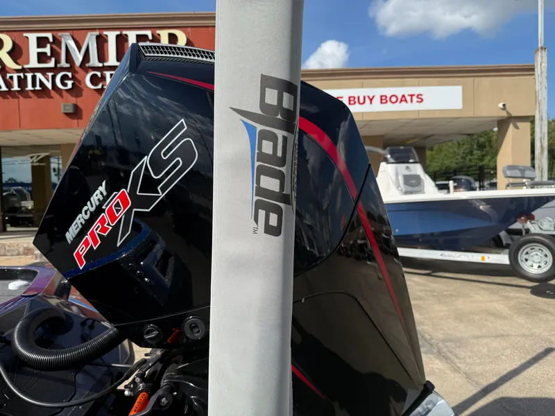 Slide: The Image of Ranger Z521R 2023 - 10