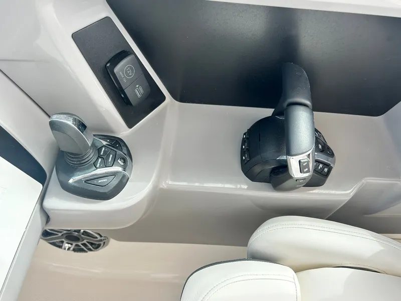 Slide: The Image of Robalo R317 Dual Console 2025 - 20