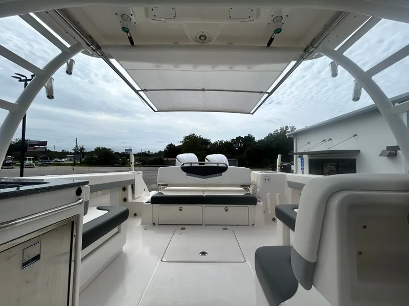 Slide: The Image of Robalo R317 Dual Console 2025 - 25