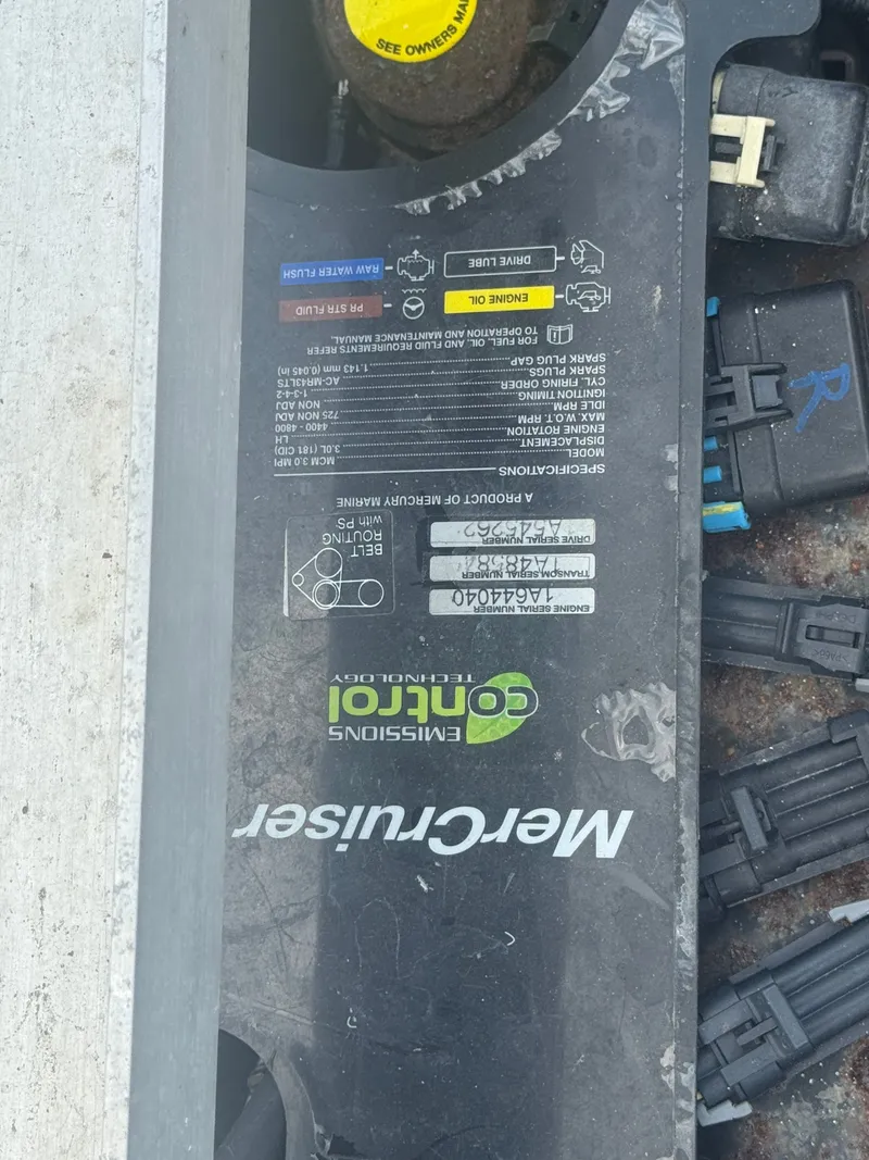 Slide: The Image of Sea Ray 185 Sport 2011 - 11