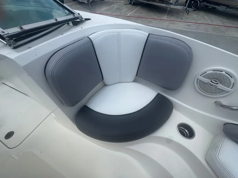 Slide: The Image of Sea Ray 185 Sport 2011 - 17