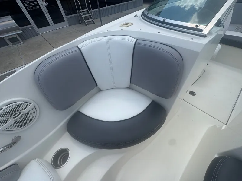 Slide: The Image of Sea Ray 185 Sport 2011 - 19