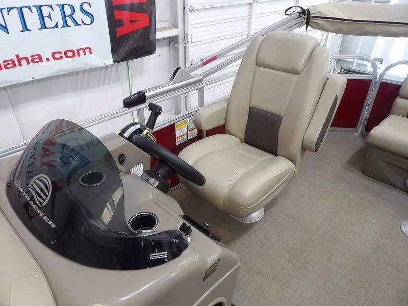 Slide: The Image of Sun Tracker Party Barge 20 DLX 2023 - 18