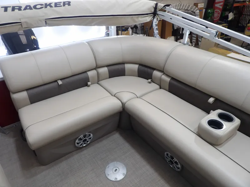 Slide: The Image of Sun Tracker Party Barge 20 DLX 2023 - 21