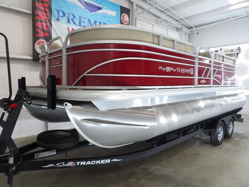 Slide: The Image of Sun Tracker Party Barge 20 DLX 2023 - 3