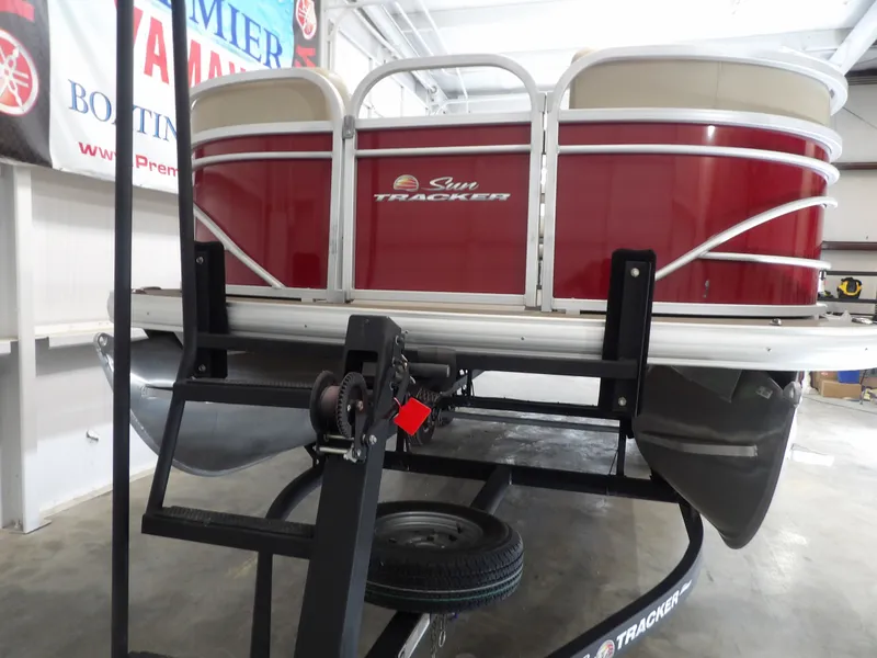 Slide: The Image of Sun Tracker Party Barge 20 DLX 2023 - 5