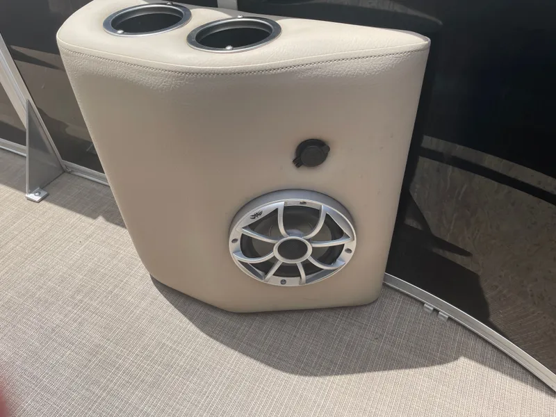 Slide: The Image of Sun Tracker SportFish 20 DLX 2024 - 11