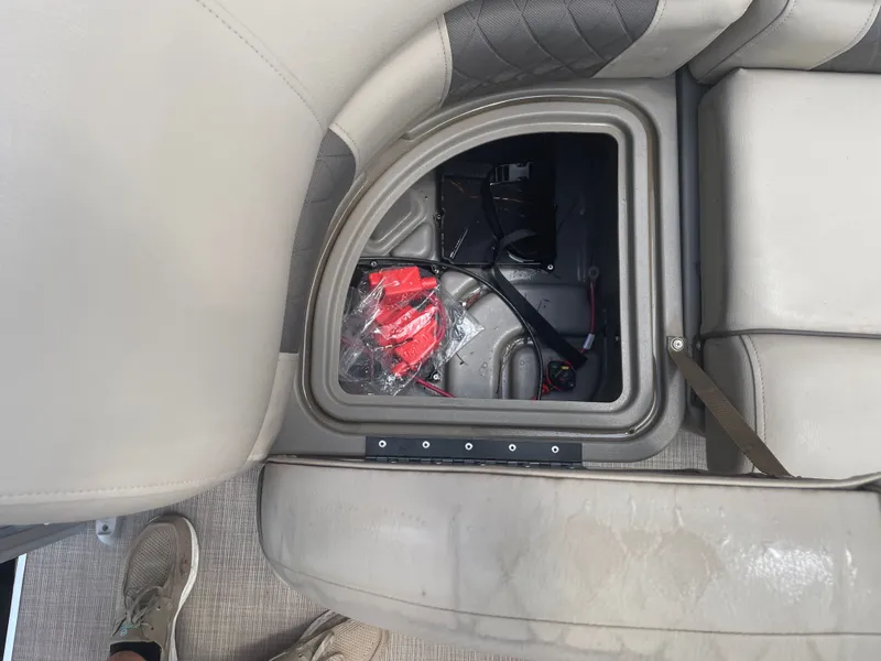 Slide: The Image of Sun Tracker SportFish 20 DLX 2024 - 13